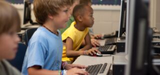 computer-person-internet-child-room-education-1132526-pxhere.com