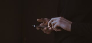 Красивые мобильные номера как атрибут престижа и высокого статуса iphone-smartphone-hand-light-photography-finger-3914-pxhere.com